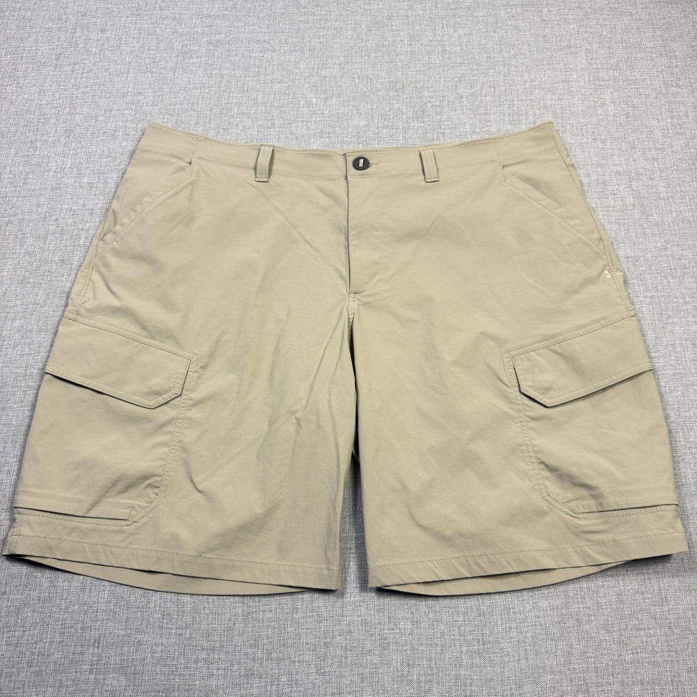 Under Armour HeatGear Cargo Fishing Shorts Mens 42 Beige Nylon Spandex 9 Inseam
